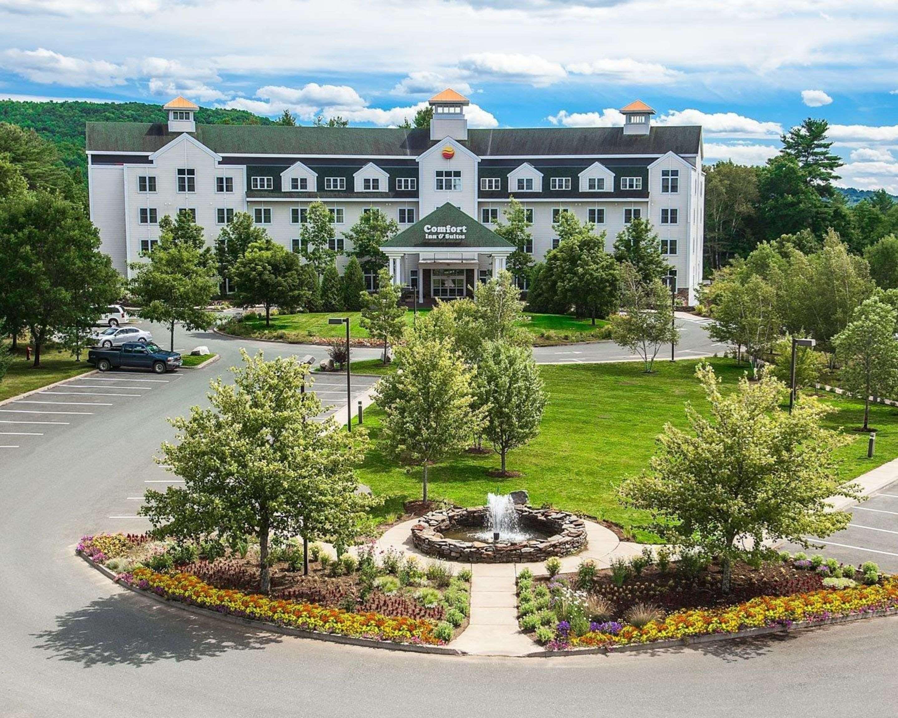 Comfort Inn & Suites Near Burke Mountain Saint Johnsbury Exterior photo