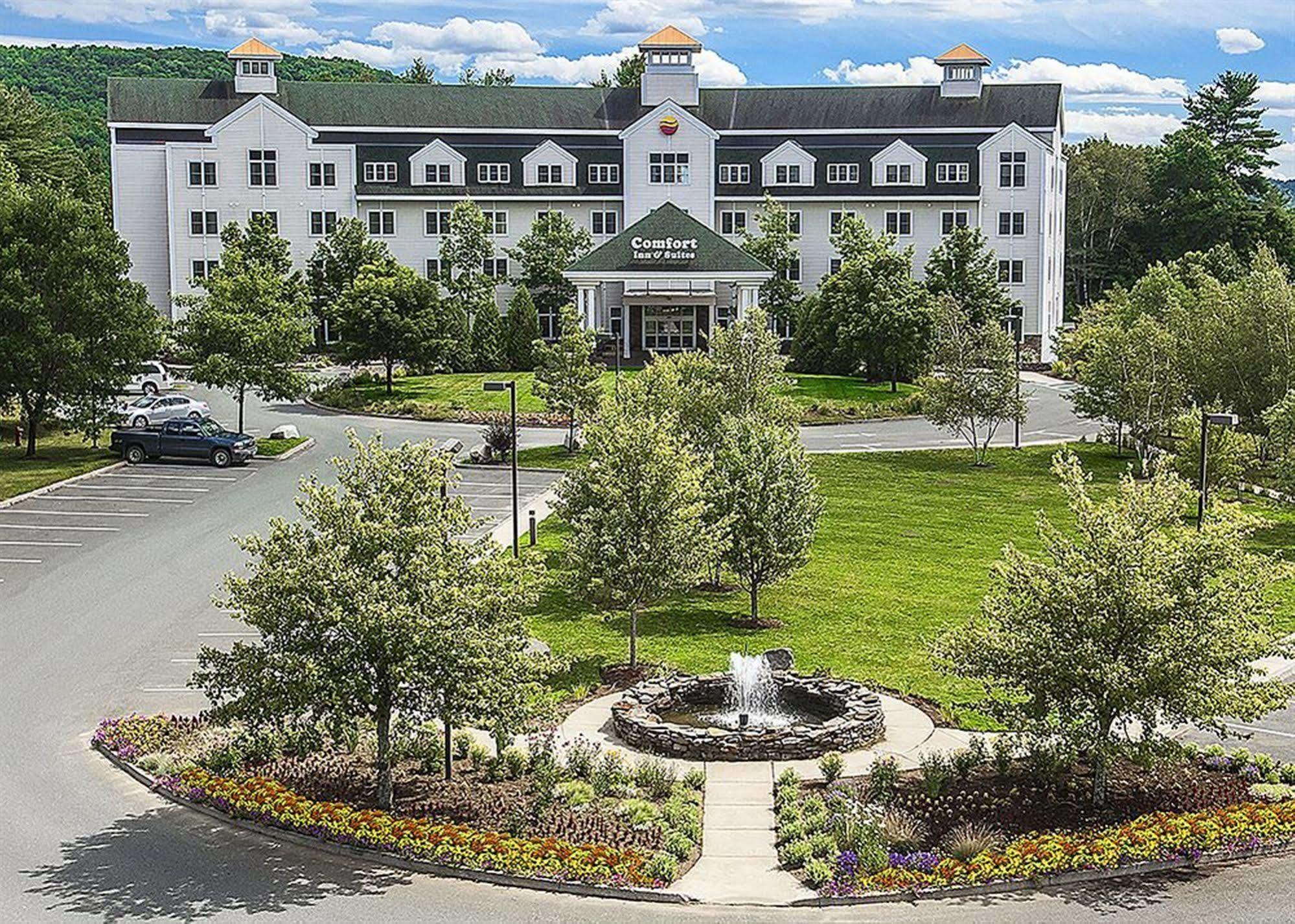 Comfort Inn & Suites Near Burke Mountain Saint Johnsbury Exterior photo